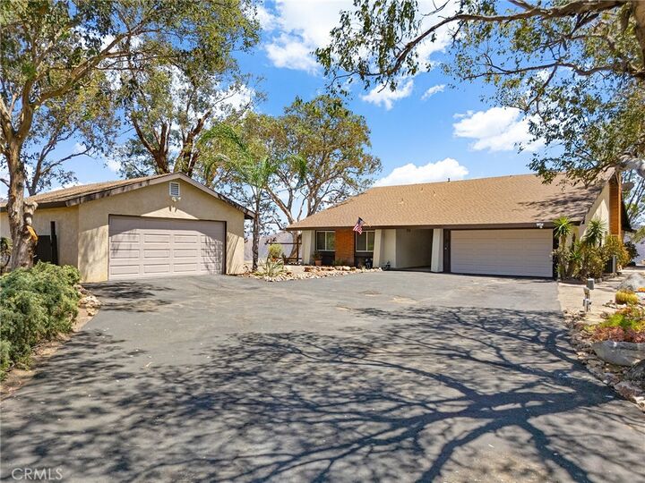 Property Photo:  36499 Linda Rosea  CA 92592 