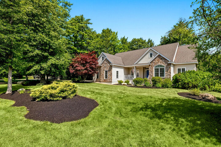 Property Photo:  3 Bobolink Lane  ME 04090 