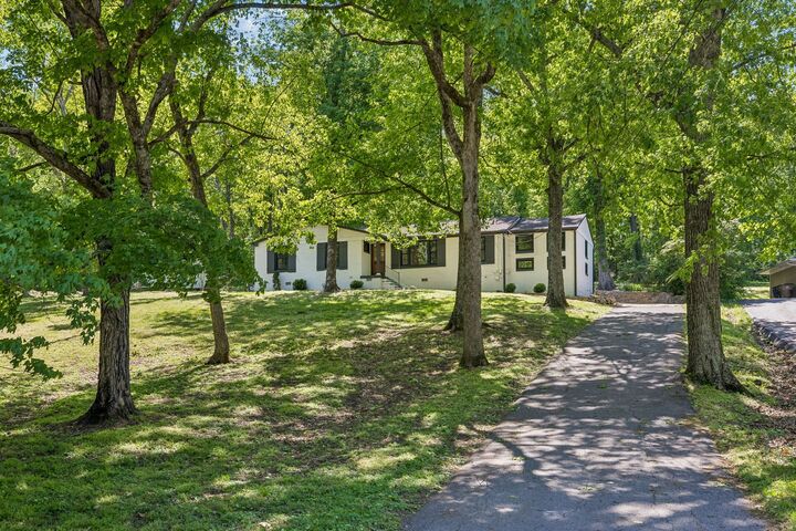Property Photo: 703 Clematis Dr TN 37205