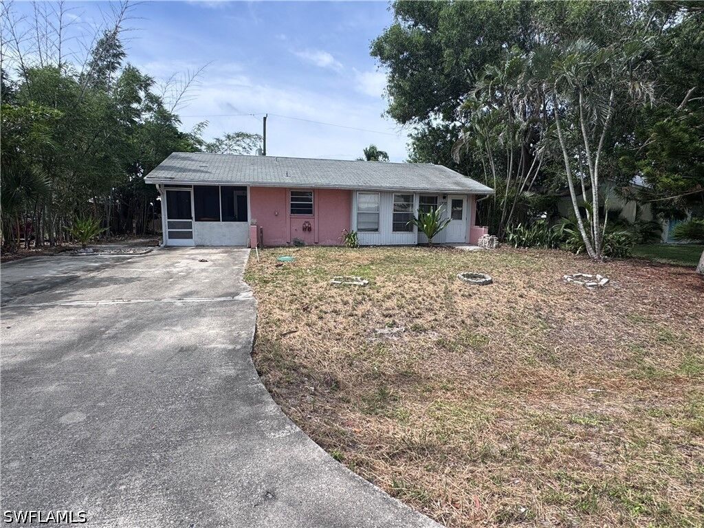 Property Photo: 1297 Ingraham Street FL 34103