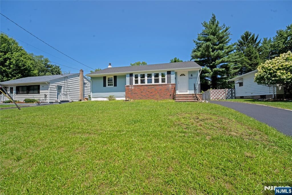 Property Photo:  219 Haroldson Place  NJ 07442 