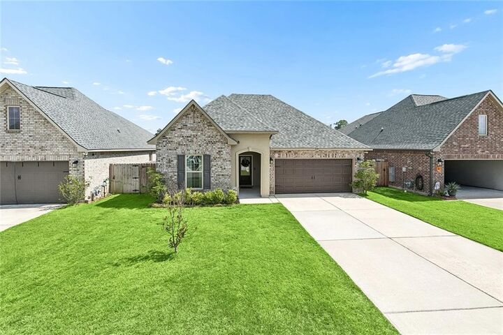 Property Photo:  621 Haaswood Lane  LA 70458 