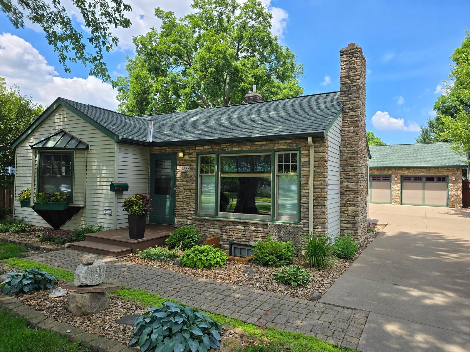 Property Photo:  493 Wheelock Parkway W  MN 55117 