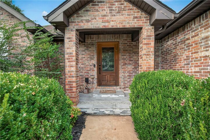 Property Photo:  20 Queensferry Drive  AR 72715 