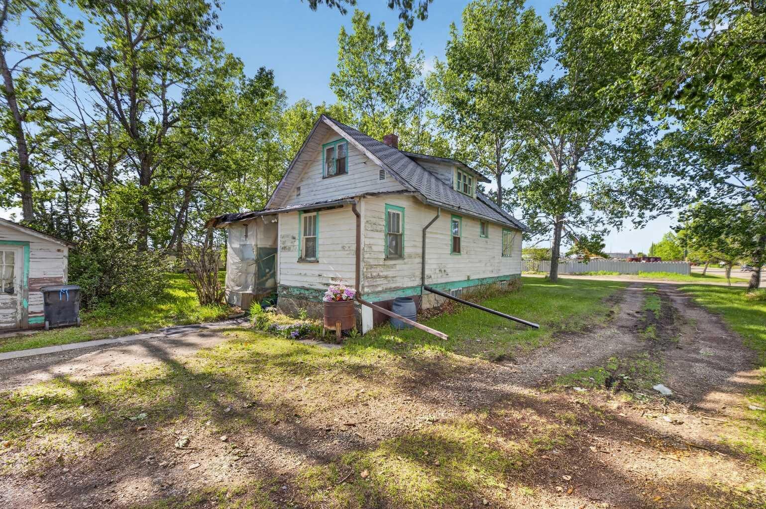 Property Photo:  1701 18 Avenue  AB T0M 0W0 