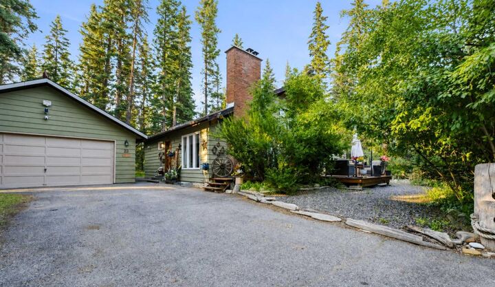 Property Photo: 23 Redwood Meadows Drive AB T3Z 1A3