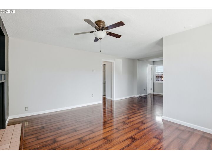 Property Photo:  2415 SE 84th Ave  OR 97216 