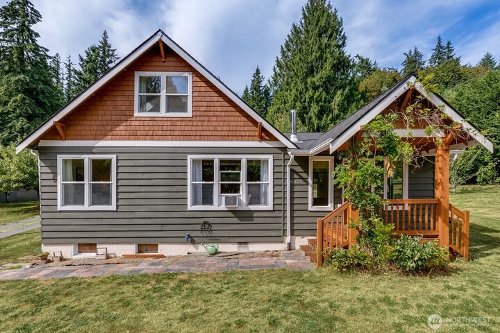 Property Photo:  6827  Lakewood Road  WA 98292 