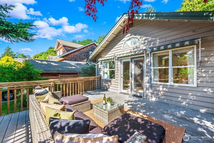 Property Photo:  4018  59th Avenue SW  WA 98116 