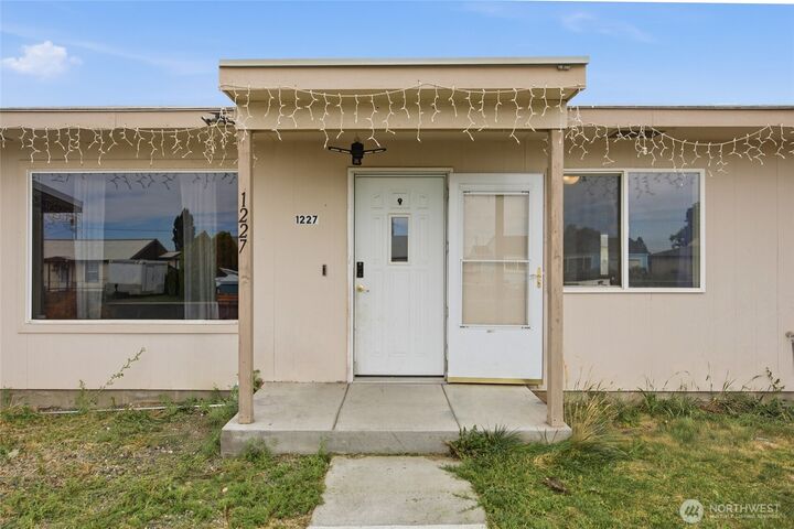 Property Photo: 1227 Lowry Street WA 98837