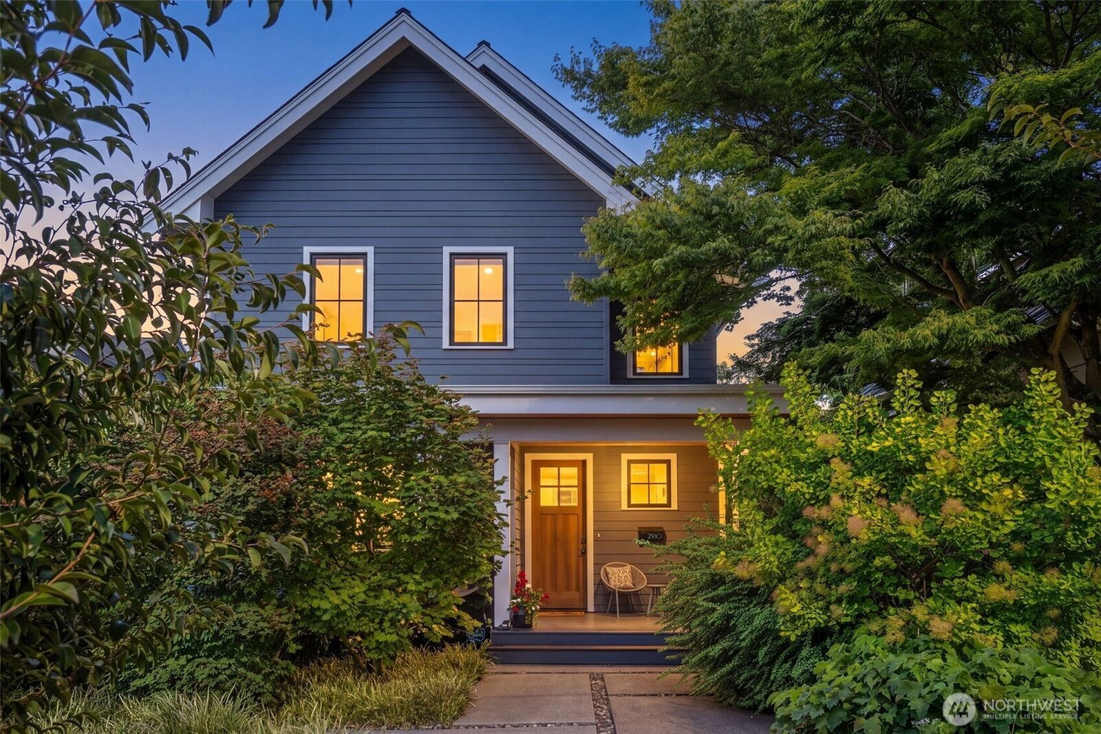 Property Photo:  2910  9th Avenue W  WA 98119 