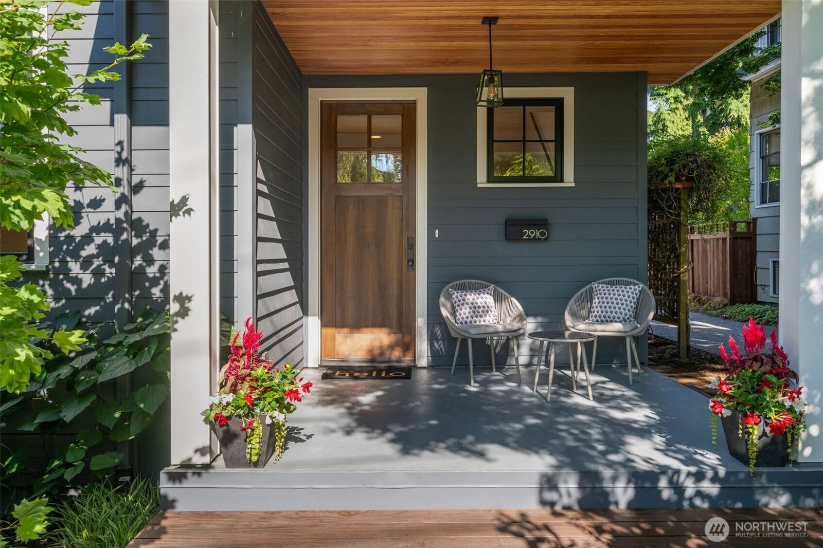 Property Photo: 2910 9th Avenue W WA 98119