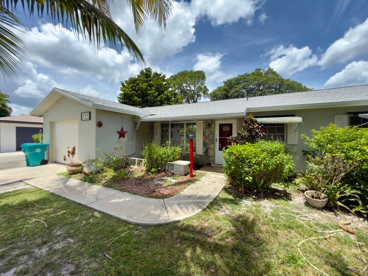 Property Photo:  135 SE 26th Avenue  FL 33435 