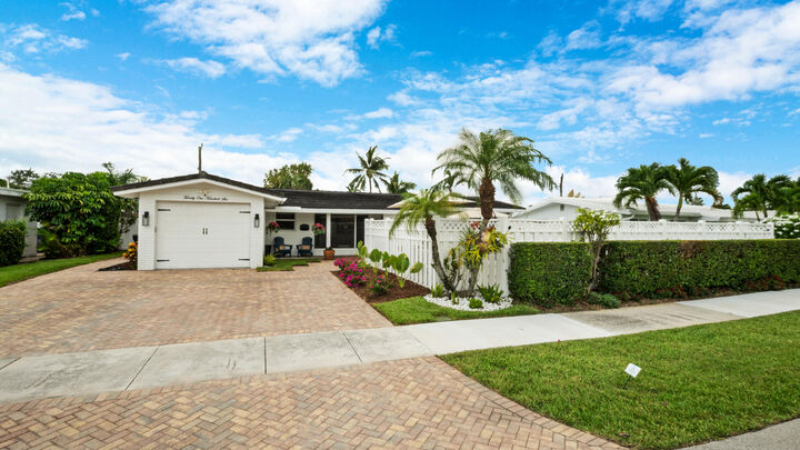 Property Photo: 2106 NE 60th Street FL 33308