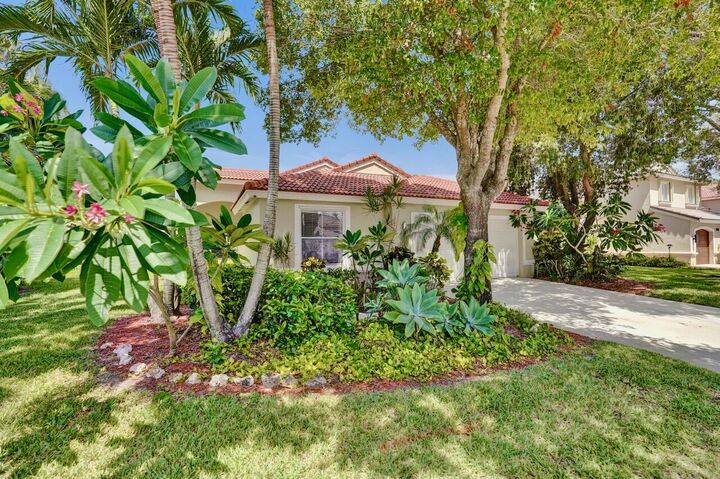 Property Photo:  5886 Las Colinas Circle  FL 33463 