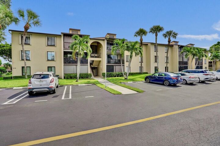 Property Photo: 608 Sea Pine Way E2 FL 33415