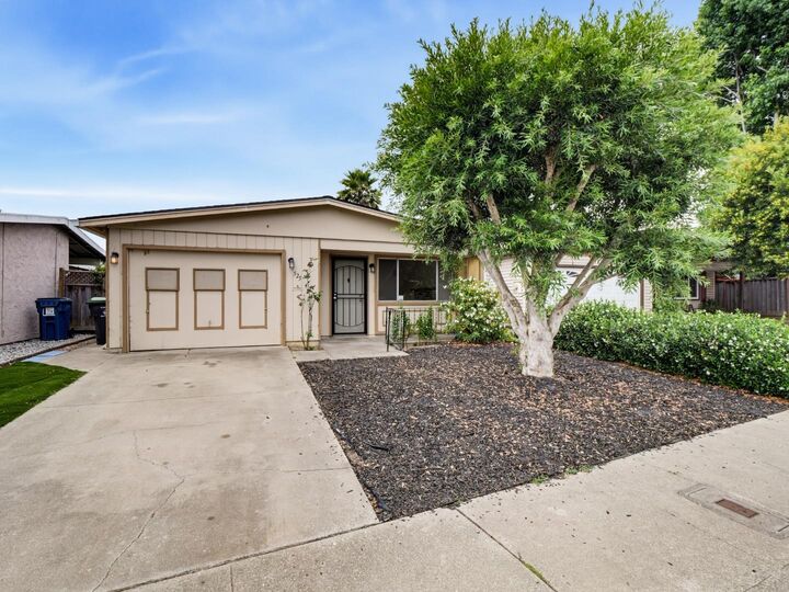 Property Photo:  525 El Rio Street  CA 95076 