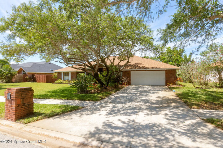 Property Photo: 410 Oriole Lane FL 32903