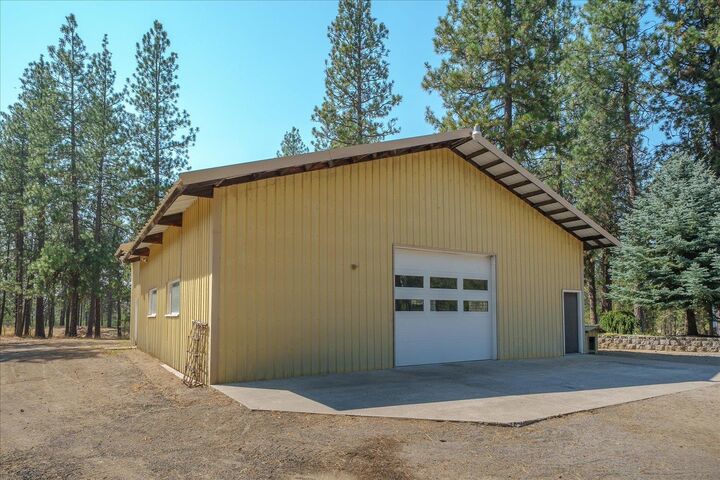 Property Photo: 1110 S Brooks Rd WA 99022