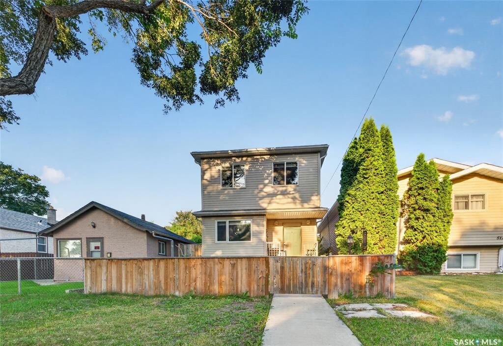 Property Photo: 514 K Avenue N SK S7L 2M7