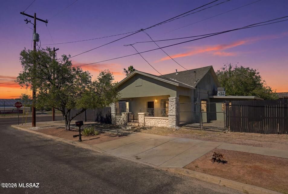 Property Photo:  1211-1213 S 9th Avenue  AZ 85713 