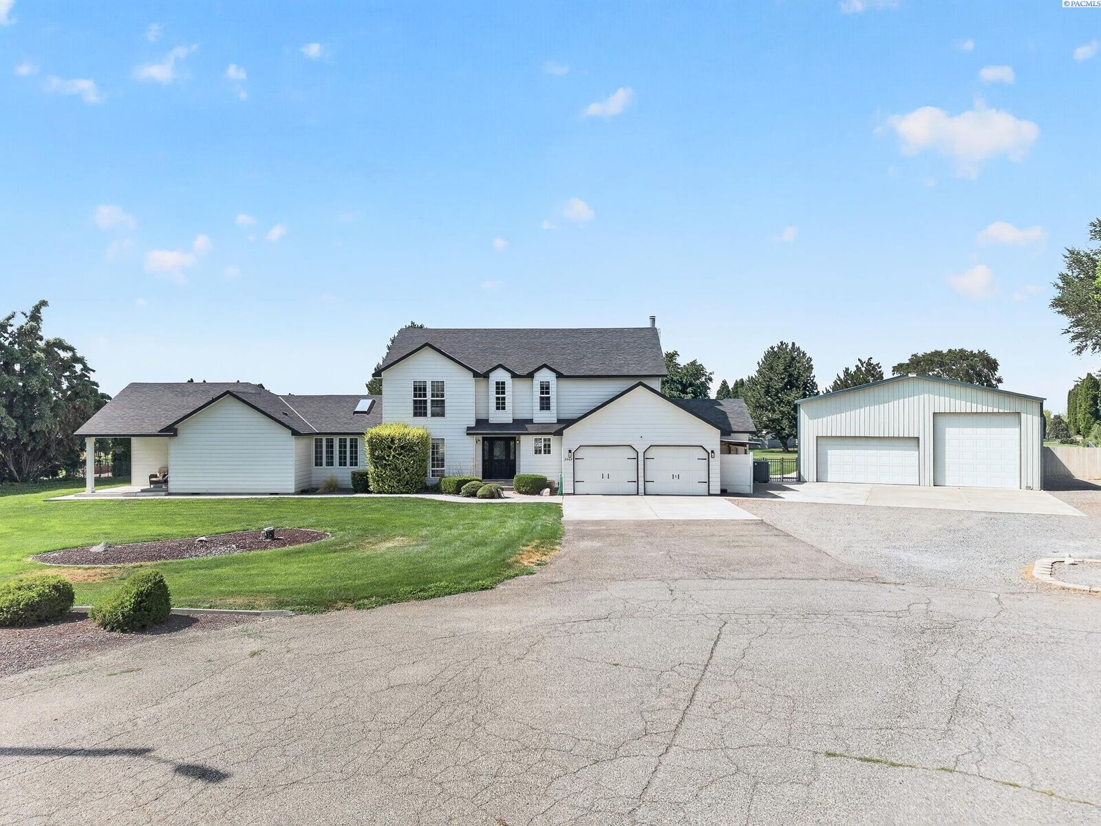 Property Photo: 3803 Alderlake Court WA 99353