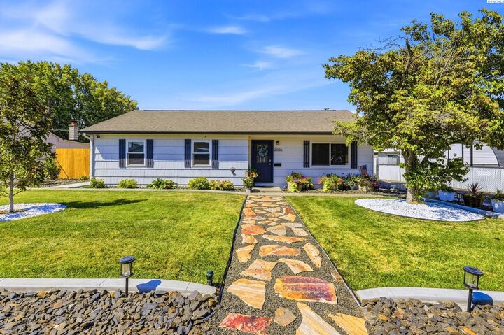 Property Photo: 2006 Tinkle St WA 99354