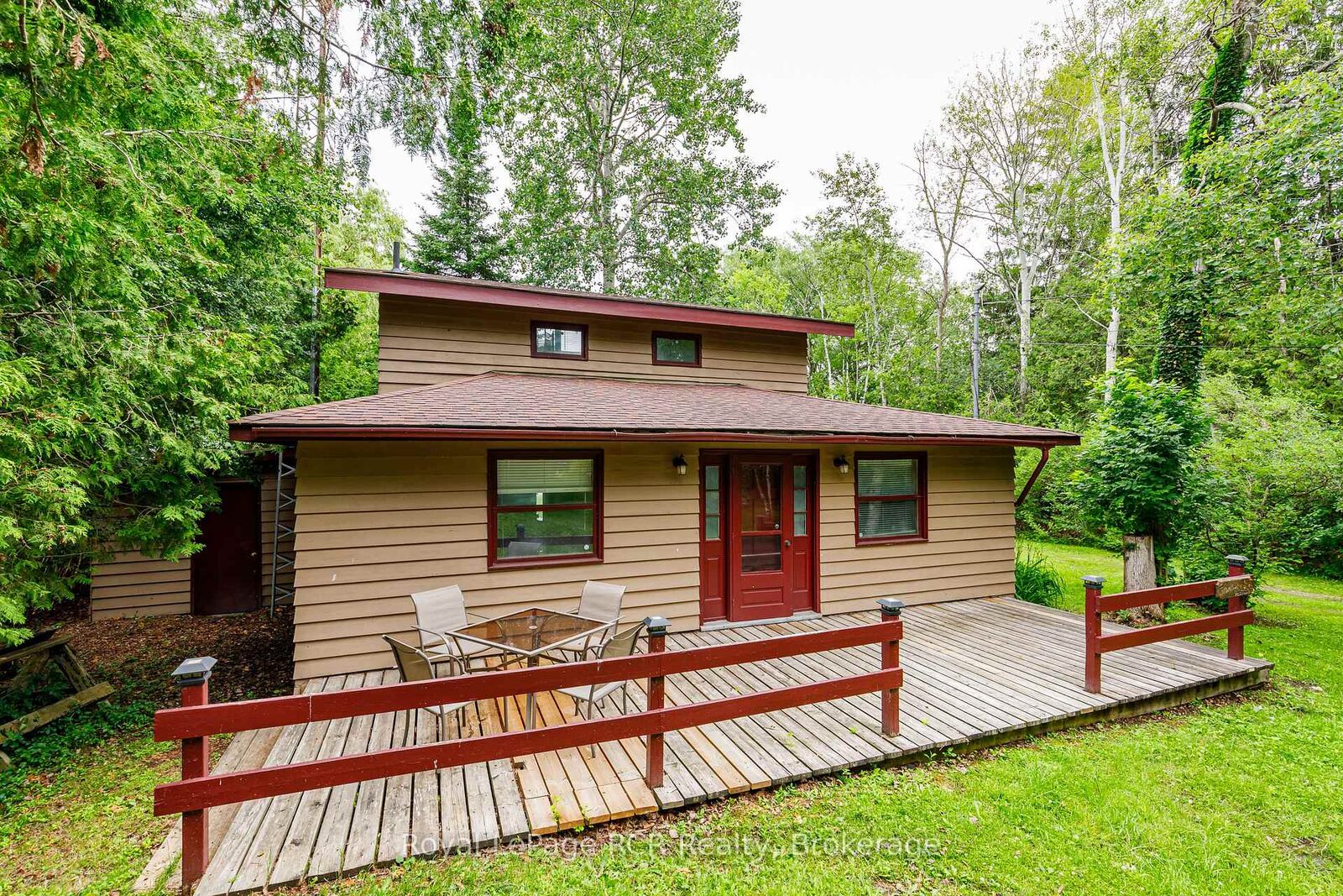 Property Photo: 35 Georgian Manor Drive ON L9Y 5P2