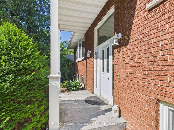Property Photo: 37 Albert Road ON N2Z 2T0