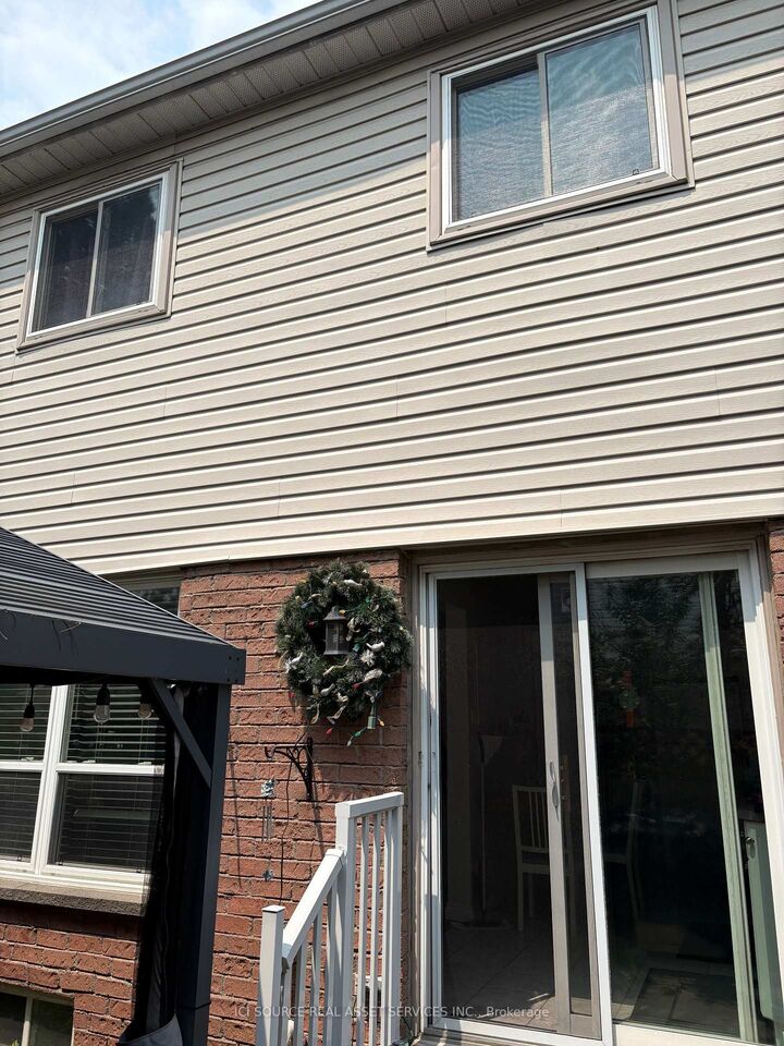 Property Photo: 2355 Fifth Line W 55 ON L5K 2M8