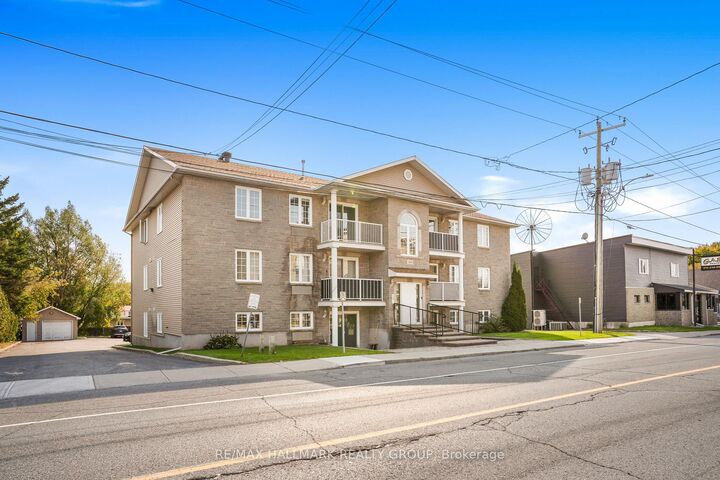 1005 Laurier Street 302 — photo 1