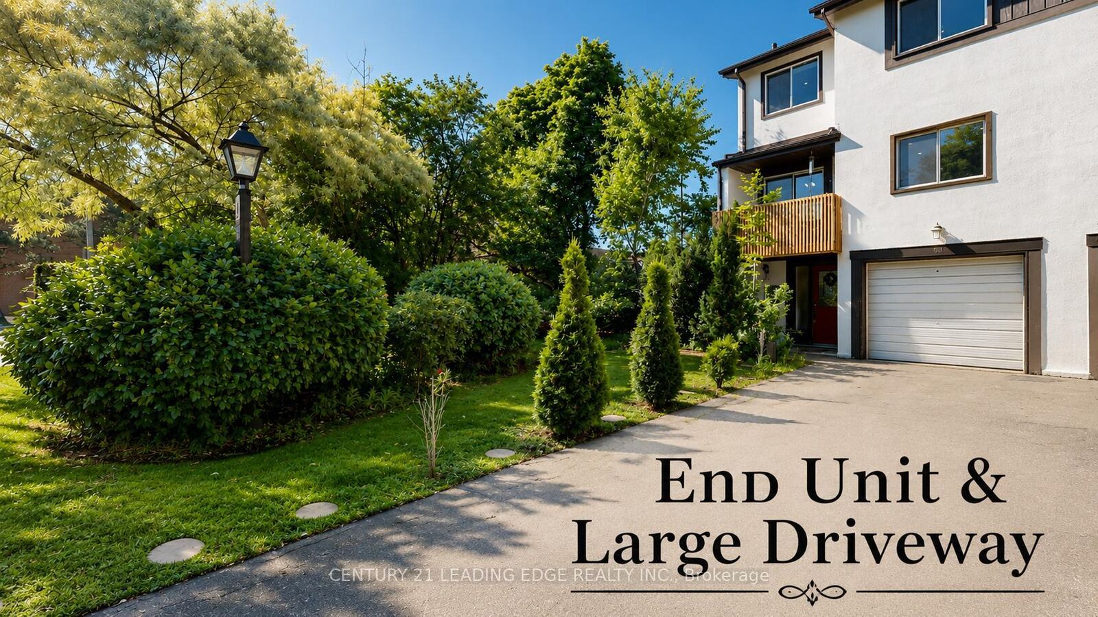 Property Photo: 2651 Aquitaine Avenue 64 ON L5N 1V5