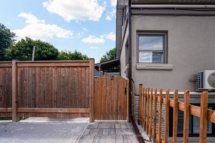 Photo de la propriété:  79 Twenty Fifth Street 2  ON M8V 3P7 