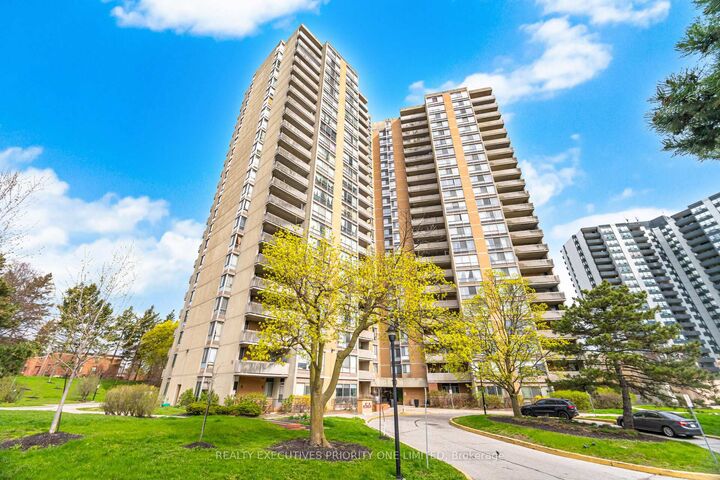 Property Photo: 10 Martha Eaton Way 1013 ON M6M 5B3