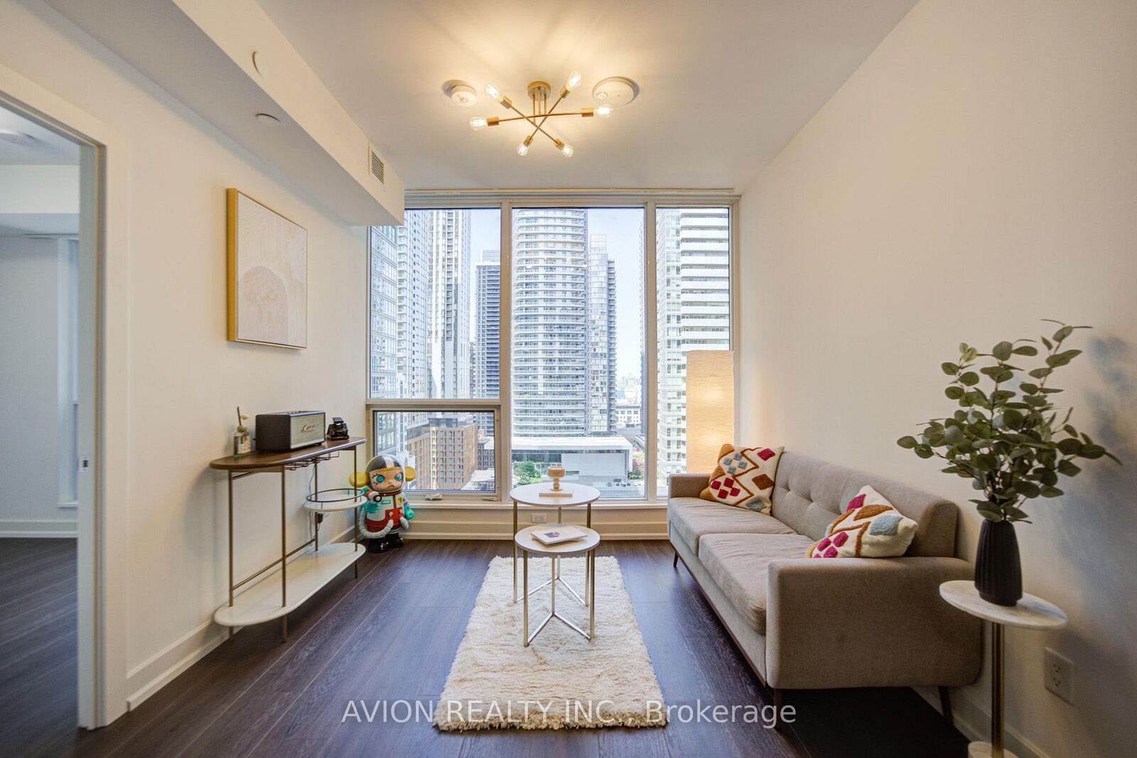 Property Photo: 15 Mercer Street 1605 ON M5V 1H2