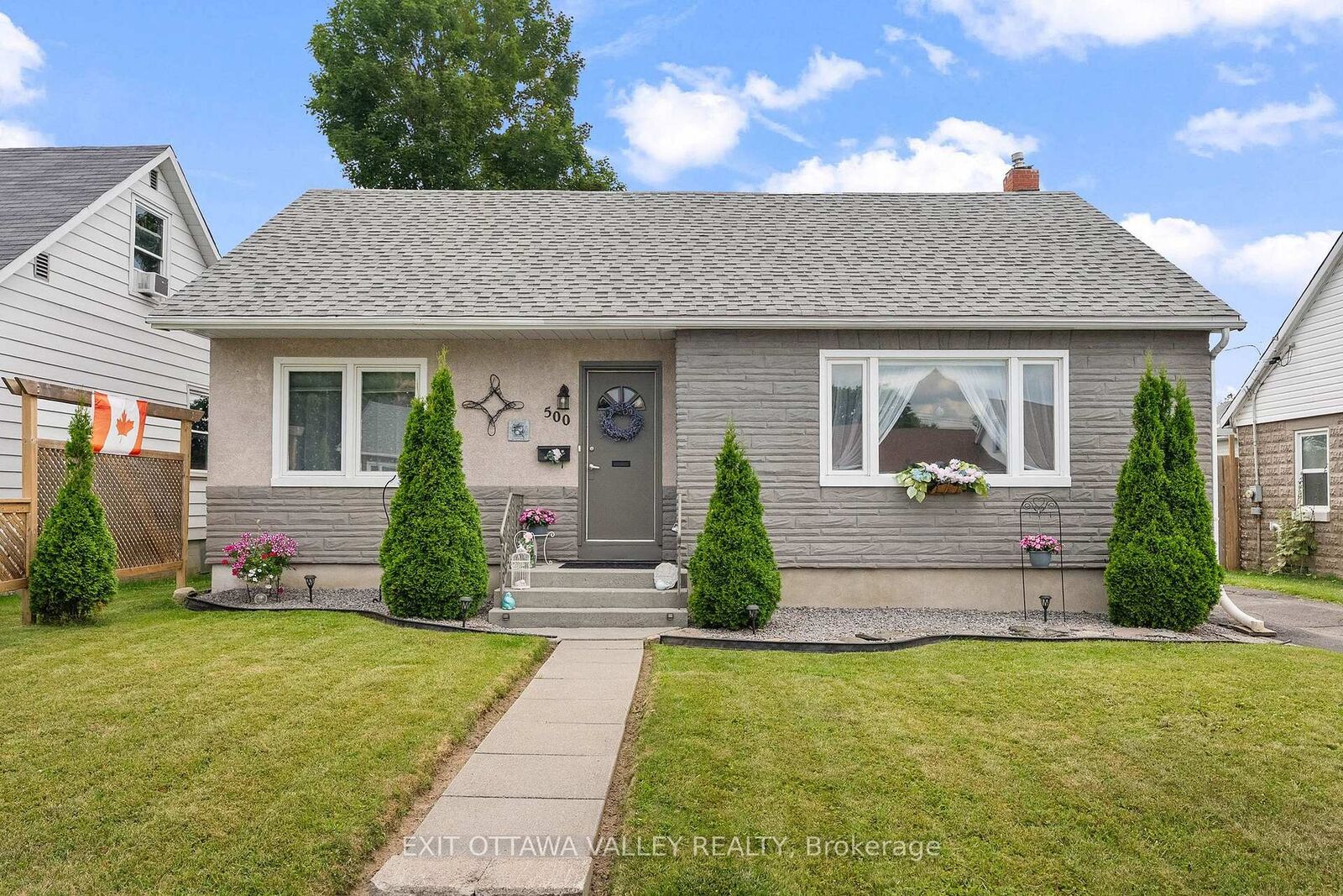 Property Photo: 500 Dominion Street ON K7V 1H6