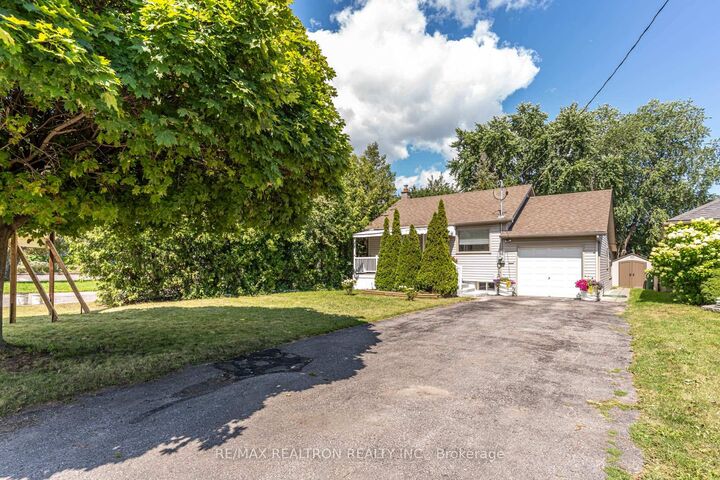 Property Photo: 913 Pickering Beach Road ON L1S 1G3