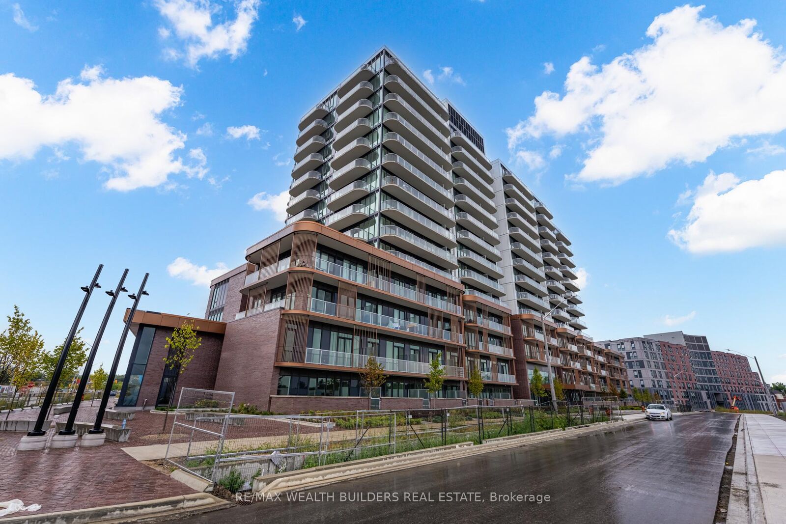 Property Photo: 220 Missinnihe Way 714 ON L5H 0A9