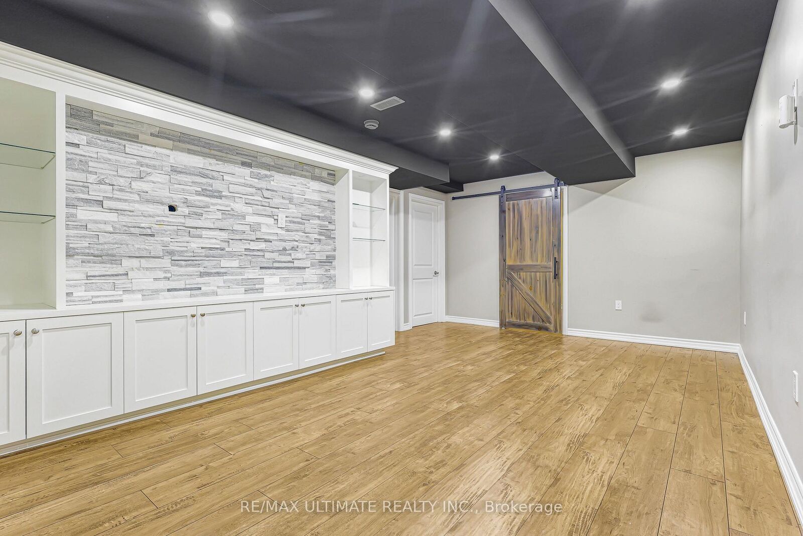 Property Photo: 42 Walker Boulevard ON L9R 0N2