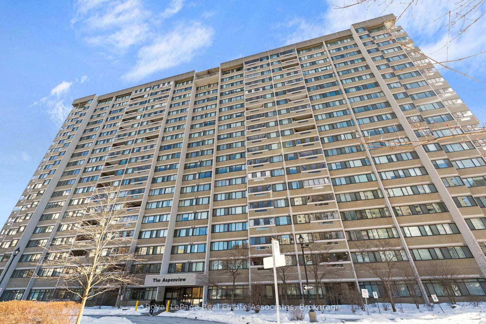 Property Photo:  50 Elm Drive E 912  ON L5A 3X2 