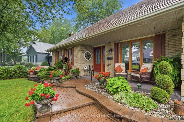 Property Photo: 600 Parisien Street ON K6A 3B6