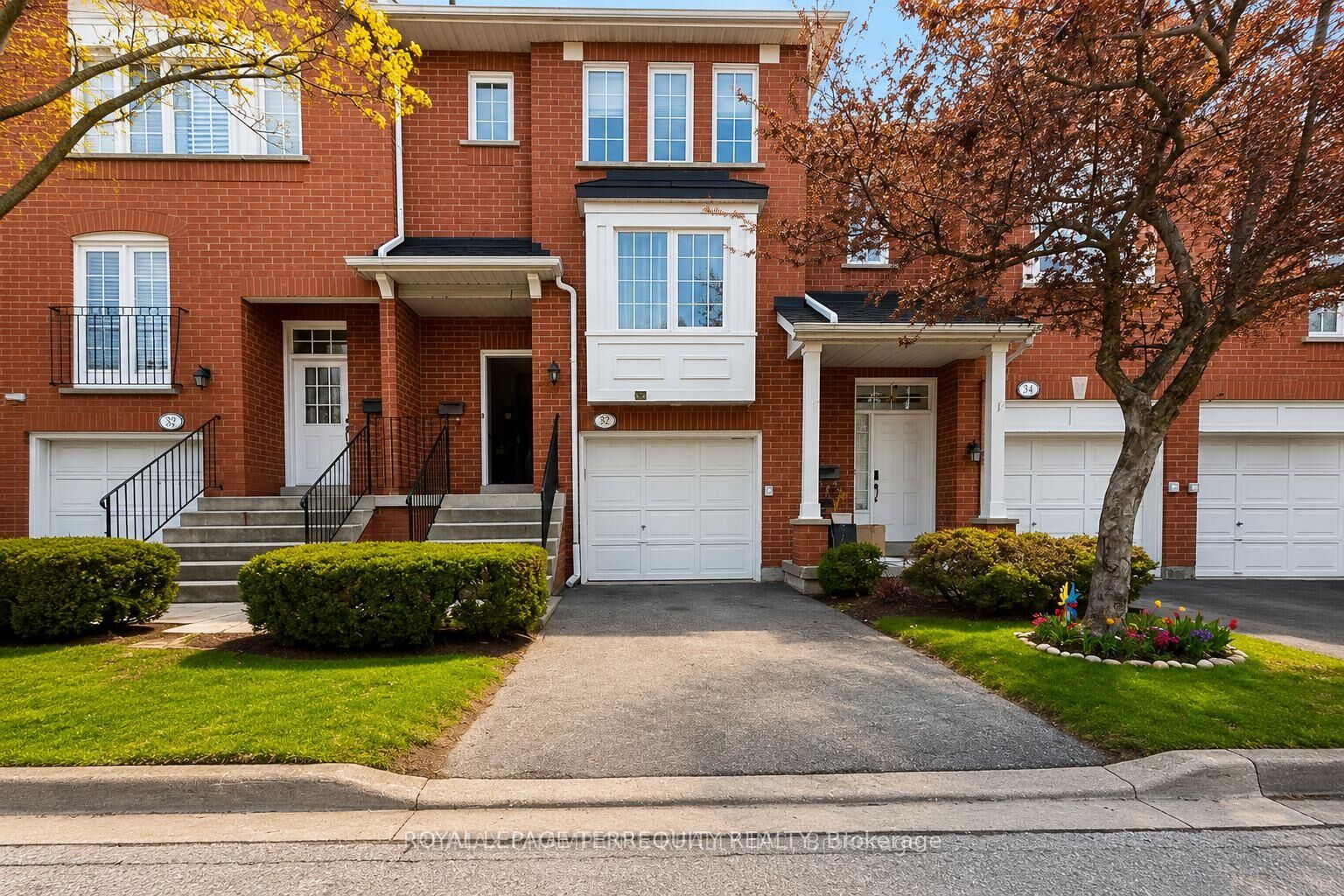 Property Photo: 1591 S Parade Court 37 ON L5M 6G1