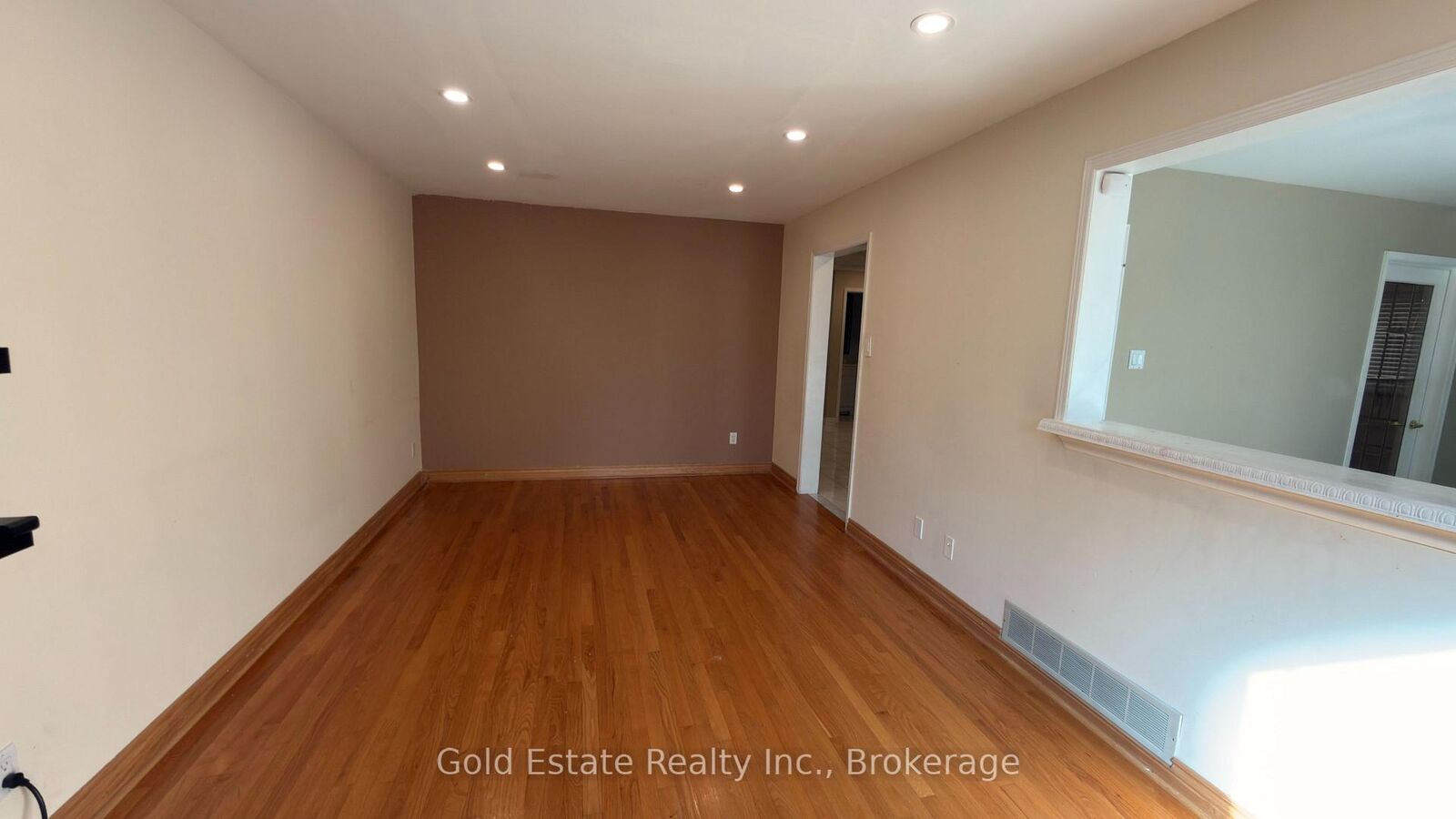Property Photo:  5202 Huntingfield Drive E  ON L5R 2L8 