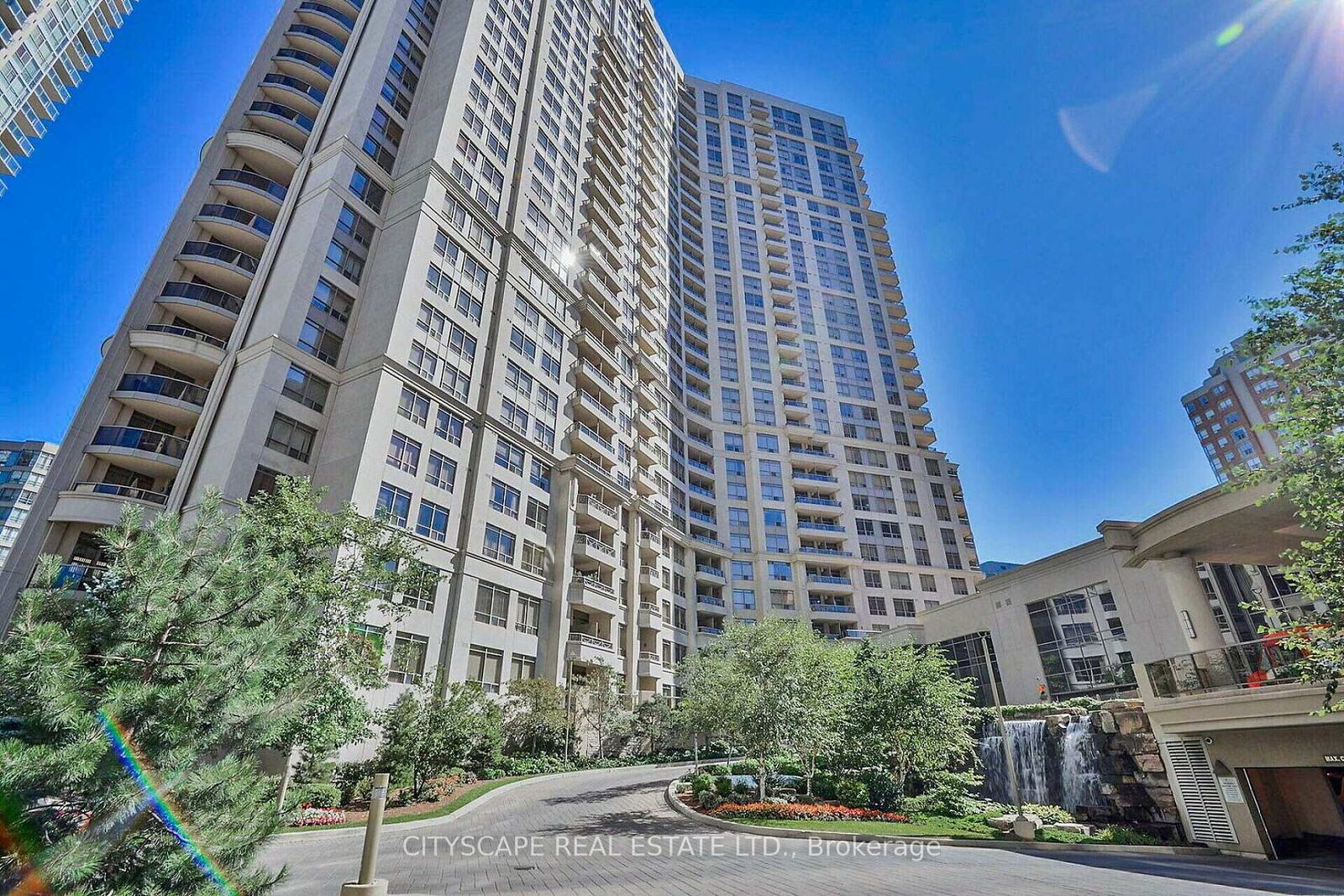 Property Photo:  3880 Duke Of York Boulevard 2110  ON L5B 4M7 