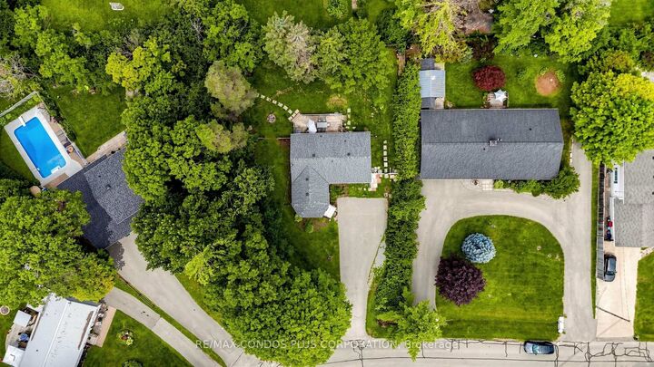 Property Photo: 20 Southwood Crescent ON L0E 1R0