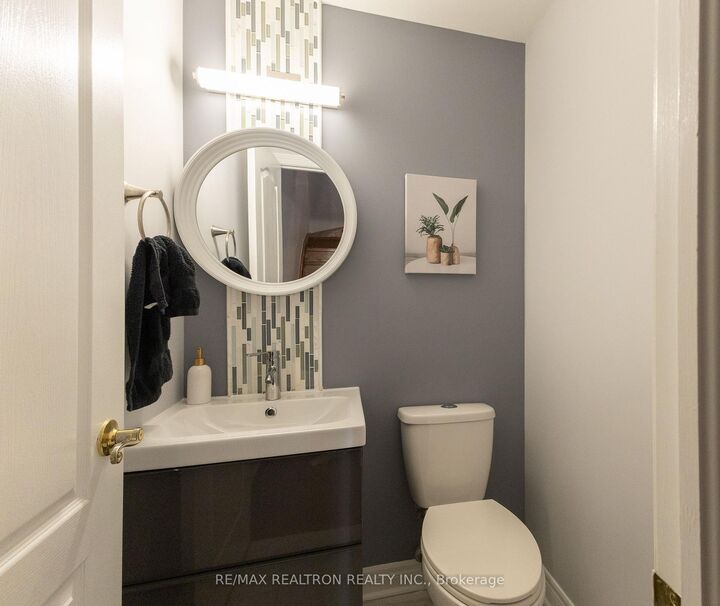 Property Photo: 6 Leonard Street 35 ON L4C 0L6