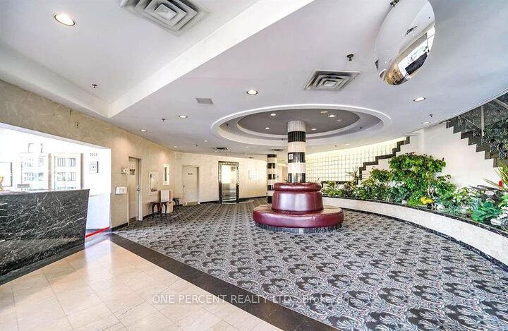 Property Photo: 2550 Lawrence Avenue E 402 ON M1P 4Z3