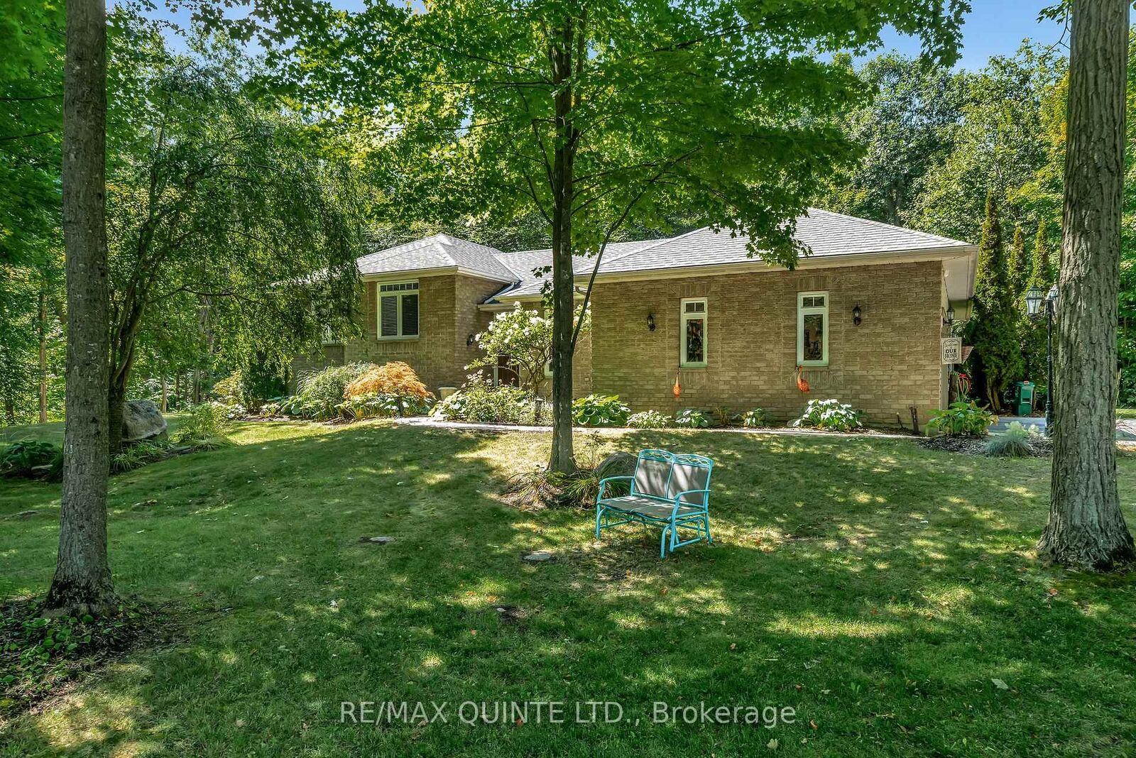 Property Photo: 291 Colonial Drive ON K8V 5P4