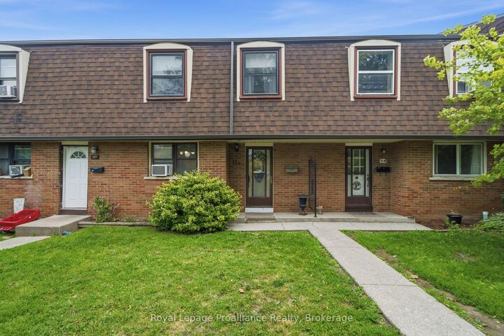 Property Photo:  11 Prince Of Wales Drive H  ON K8P 2T5 