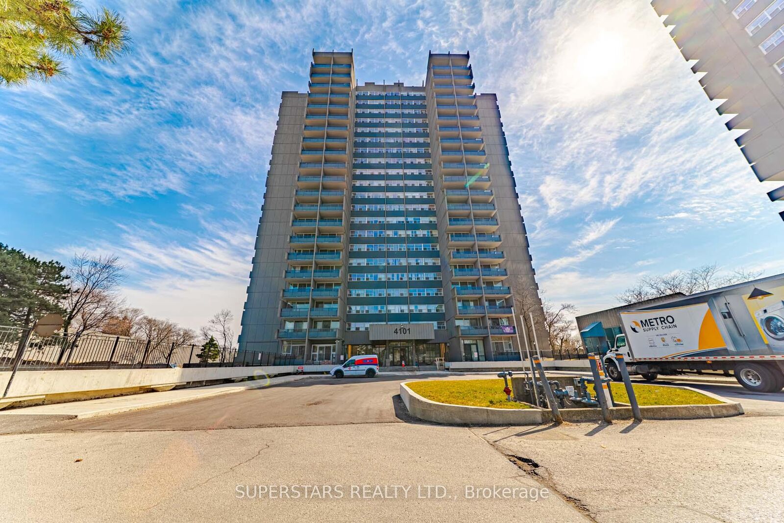 Property Photo: 4101 Sheppard Avenue E 1006 ON M1S 3H3